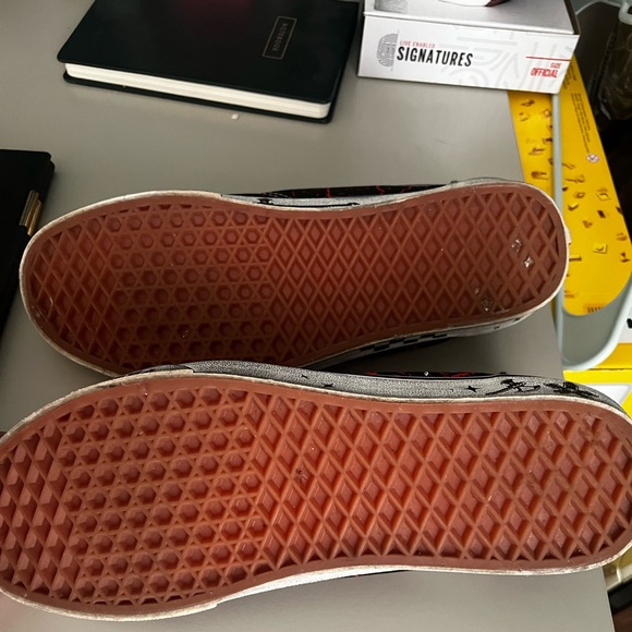 Stranger Things Vans Sz. 10 LIKE NEW - Picture 4 of 4